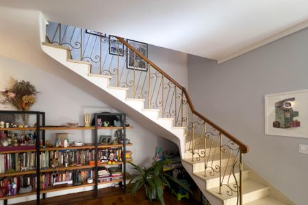 Casa para alugar com 300m², 4 quartos e 2 vagas Casa para alugar com 300m², 4 quartos e 2 vagasHall