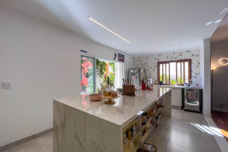 Casa para alugar com 300m², 4 quartos e 2 vagas Casa para alugar com 300m², 4 quartos e 2 vagasCozinha