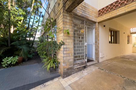 Casa para alugar com 300m², 4 quartos e 2 vagas Casa para alugar com 300m², 4 quartos e 2 vagasEntrada