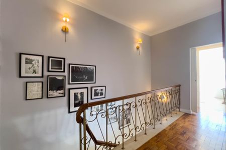 Casa para alugar com 300m², 4 quartos e 2 vagas Casa para alugar com 300m², 4 quartos e 2 vagasHall