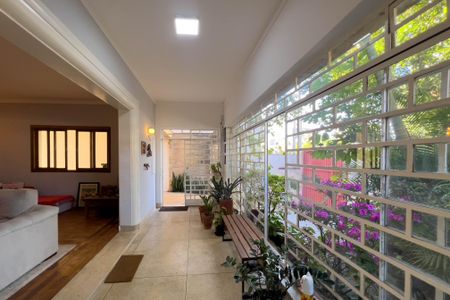 Casa para alugar com 300m², 4 quartos e 2 vagas Casa para alugar com 300m², 4 quartos e 2 vagasHall de entrada