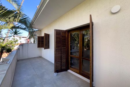 Casa para alugar com 300m², 4 quartos e 2 vagas Casa para alugar com 300m², 4 quartos e 2 vagasVaranda