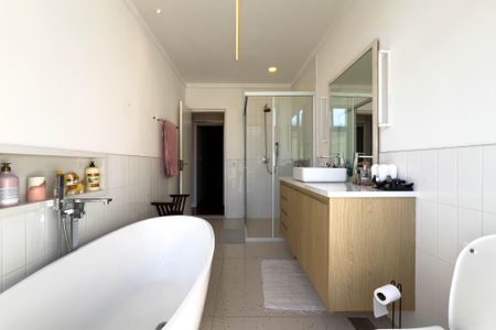 Casa para alugar com 300m², 4 quartos e 2 vagas Casa para alugar com 300m², 4 quartos e 2 vagasBanheiro do quarto 1