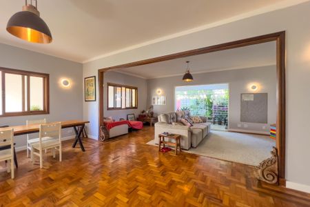 Casa para alugar com 300m², 4 quartos e 2 vagas Casa para alugar com 300m², 4 quartos e 2 vagasSala