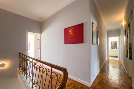 Casa para alugar com 300m², 4 quartos e 2 vagas Casa para alugar com 300m², 4 quartos e 2 vagasHall