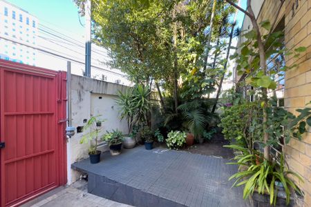 Casa para alugar com 300m², 4 quartos e 2 vagas Casa para alugar com 300m², 4 quartos e 2 vagasEntrada