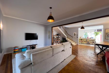 Casa para alugar com 300m², 4 quartos e 2 vagas Casa para alugar com 300m², 4 quartos e 2 vagasSala