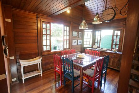 Casa de condomínio à venda com 360m², 3 quartos e 1 vagaSala