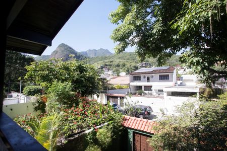 Casa de condomínio à venda com 360m², 3 quartos e 1 vagaVista