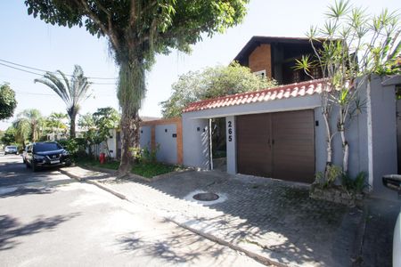 Casa de condomínio à venda com 360m², 3 quartos e 1 vagaFachada