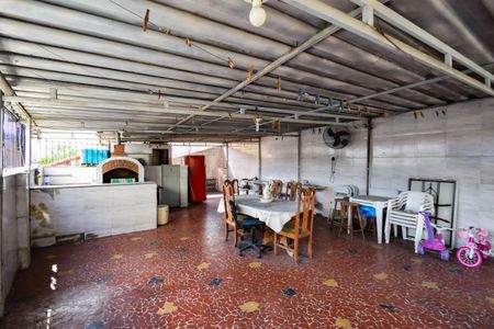 Casa à venda com 175m², 3 quartos e 1 vaga Casa à venda com 175m², 3 quartos e 1 vagaTerraço