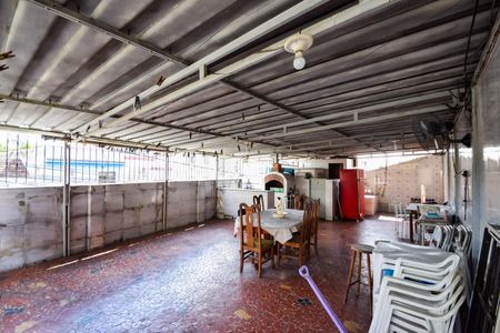 Casa à venda com 175m², 3 quartos e 1 vaga Casa à venda com 175m², 3 quartos e 1 vagaTerraço