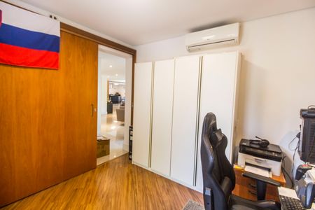 Casa de condomínio à venda com 444m², 3 quartos e 6 vagas Casa de condomínio à venda com 444m², 3 quartos e 6 vagasEscritório