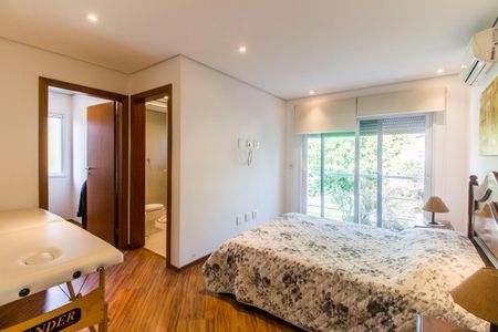 Casa de condomínio à venda com 444m², 3 quartos e 6 vagas Casa de condomínio à venda com 444m², 3 quartos e 6 vagasSuíte 2