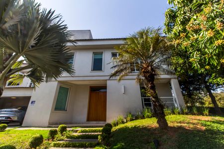 Casa de condomínio à venda com 444m², 3 quartos e 6 vagas Casa de condomínio à venda com 444m², 3 quartos e 6 vagasFachada da Casa