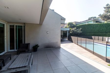 Casa de condomínio à venda com 444m², 3 quartos e 6 vagas Casa de condomínio à venda com 444m², 3 quartos e 6 vagasQuintal