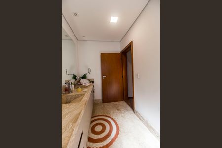 Casa de condomínio à venda com 444m², 3 quartos e 6 vagas Casa de condomínio à venda com 444m², 3 quartos e 6 vagasBanheiro da Suíte 1