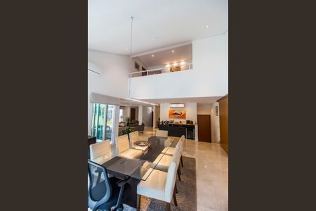 Casa de condomínio à venda com 444m², 3 quartos e 6 vagas Casa de condomínio à venda com 444m², 3 quartos e 6 vagasSala de Jantar