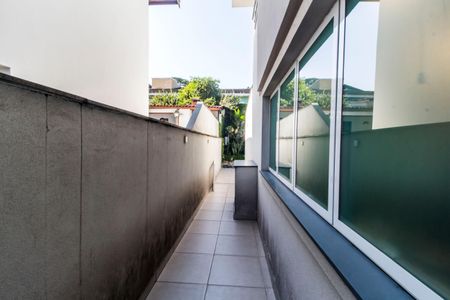 Casa de condomínio à venda com 444m², 3 quartos e 6 vagas Casa de condomínio à venda com 444m², 3 quartos e 6 vagasCorredor