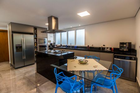 Casa de condomínio à venda com 444m², 3 quartos e 6 vagas Casa de condomínio à venda com 444m², 3 quartos e 6 vagasCozinha