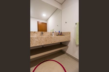 Casa de condomínio à venda com 444m², 3 quartos e 6 vagas Casa de condomínio à venda com 444m², 3 quartos e 6 vagasBanheiro da Suíte 2