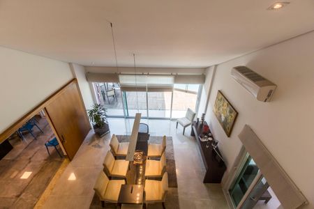 Casa de condomínio à venda com 444m², 3 quartos e 6 vagas Casa de condomínio à venda com 444m², 3 quartos e 6 vagasVista
