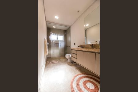 Casa de condomínio à venda com 444m², 3 quartos e 6 vagas Casa de condomínio à venda com 444m², 3 quartos e 6 vagasBanheiro da Suíte 1