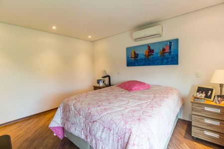 Casa de condomínio à venda com 444m², 3 quartos e 6 vagas Casa de condomínio à venda com 444m², 3 quartos e 6 vagasSuíte 3