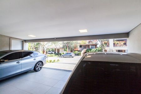 Casa de condomínio à venda com 444m², 3 quartos e 6 vagas Casa de condomínio à venda com 444m², 3 quartos e 6 vagasGaragem