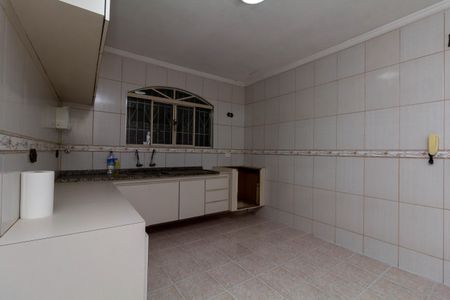 Casa à venda com 130m², 4 quartos e 2 vagas Casa à venda com 130m², 4 quartos e 2 vagasCozinha