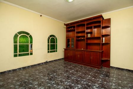 Casa à venda com 130m², 4 quartos e 2 vagas Casa à venda com 130m², 4 quartos e 2 vagasSala