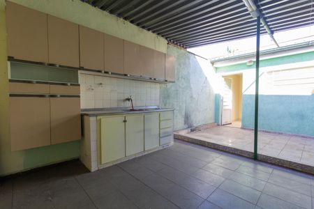 Casa à venda com 130m², 4 quartos e 2 vagas Casa à venda com 130m², 4 quartos e 2 vagasVaranda