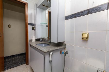 Casa à venda com 130m², 4 quartos e 2 vagas Casa à venda com 130m², 4 quartos e 2 vagasBanheiro Social