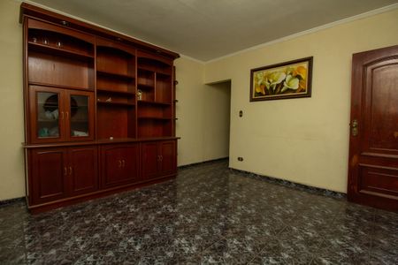 Casa à venda com 130m², 4 quartos e 2 vagas Casa à venda com 130m², 4 quartos e 2 vagasSala