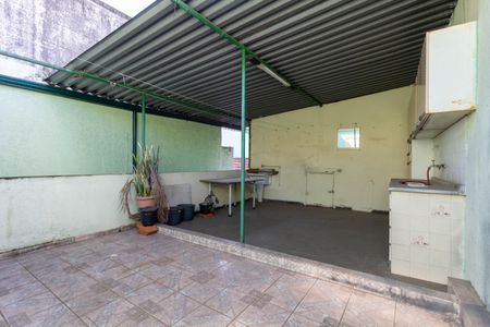 Casa à venda com 130m², 4 quartos e 2 vagas Casa à venda com 130m², 4 quartos e 2 vagasVaranda