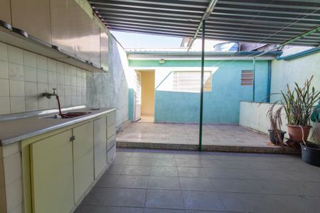 Casa à venda com 130m², 4 quartos e 2 vagas Casa à venda com 130m², 4 quartos e 2 vagasVaranda