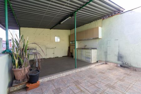 Casa à venda com 130m², 4 quartos e 2 vagas Casa à venda com 130m², 4 quartos e 2 vagasVaranda