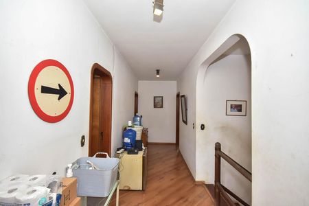 Casa à venda com 440m², 5 quartos e 2 vagasCorredor