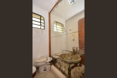 Casa à venda com 440m², 5 quartos e 2 vagasLavabo. 1