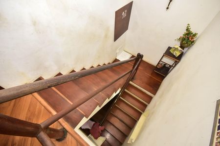 Casa à venda com 440m², 5 quartos e 2 vagasEscada