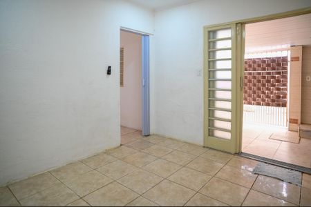 Casa à venda com 70m², 2 quartos e sem vaga Casa à venda com 70m², 2 quartos e sem vagaSala