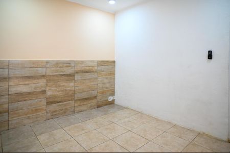 Casa à venda com 70m², 2 quartos e sem vaga Casa à venda com 70m², 2 quartos e sem vagaSala