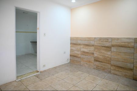 Casa à venda com 70m², 2 quartos e sem vaga Casa à venda com 70m², 2 quartos e sem vagaSala