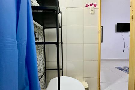 Banheiro de kitnet/studio para alugar com 1 quarto, 16m² em Botafogo, Rio de Janeiro