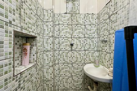 Banheiro de kitnet/studio para alugar com 1 quarto, 16m² em Botafogo, Rio de Janeiro