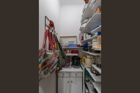 Casa à venda com 465m², 4 quartos e 3 vagas Casa à venda com 465m², 4 quartos e 3 vagasDespensa