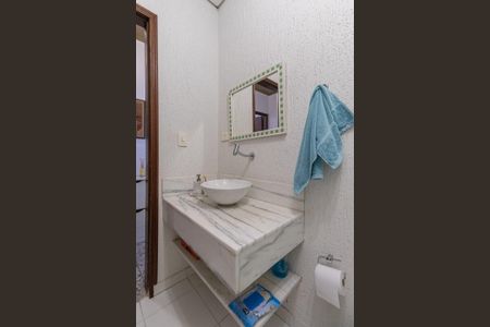 Casa à venda com 465m², 4 quartos e 3 vagas Casa à venda com 465m², 4 quartos e 3 vagasBanheiro de Serviço