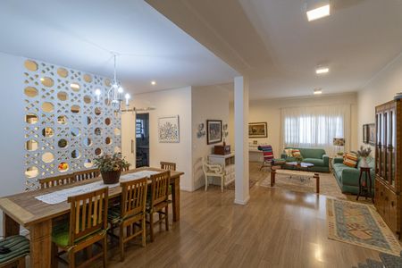 Casa à venda com 465m², 4 quartos e 3 vagas Casa à venda com 465m², 4 quartos e 3 vagasSala