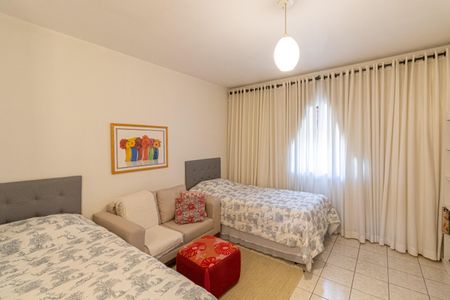 Casa à venda com 465m², 4 quartos e 3 vagas Casa à venda com 465m², 4 quartos e 3 vagasSuíte