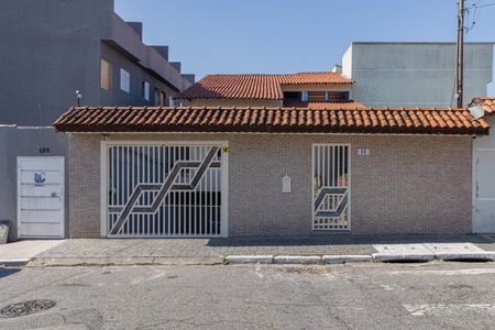 Casa à venda com 465m², 4 quartos e 3 vagas Casa à venda com 465m², 4 quartos e 3 vagasFachada